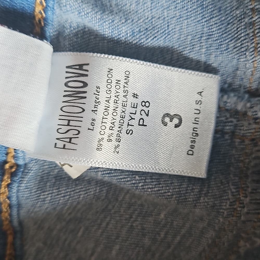 Los Angeles Cutout/Distressed Jeans (3) - Picture 4 of 4